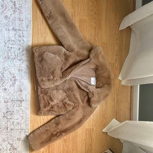Old Navy Plush Faux Fur Cropped Jacket in Camel